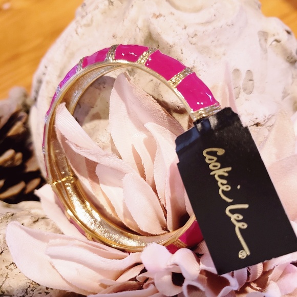 NWT| Hinged Fuschia Enamel Bracelet - Picture 4 of 5